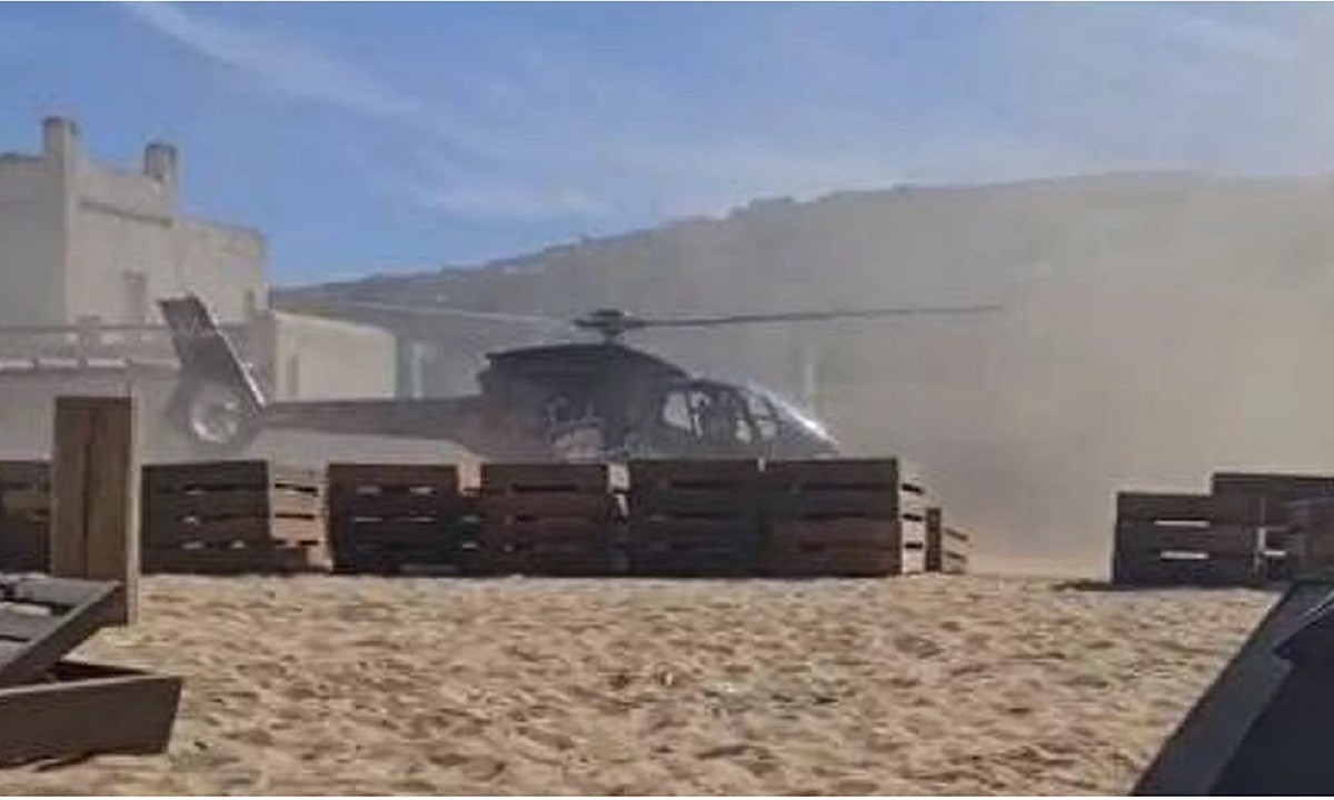 Με το στόμα ανοικτό έμειναν πριν από λίγα 24ωρα λουόμενοι στην παραλία Πάνορμος στη Μύκονο όταν είδαν ελικόπτερο να προσγειώνεται στην άμμο!