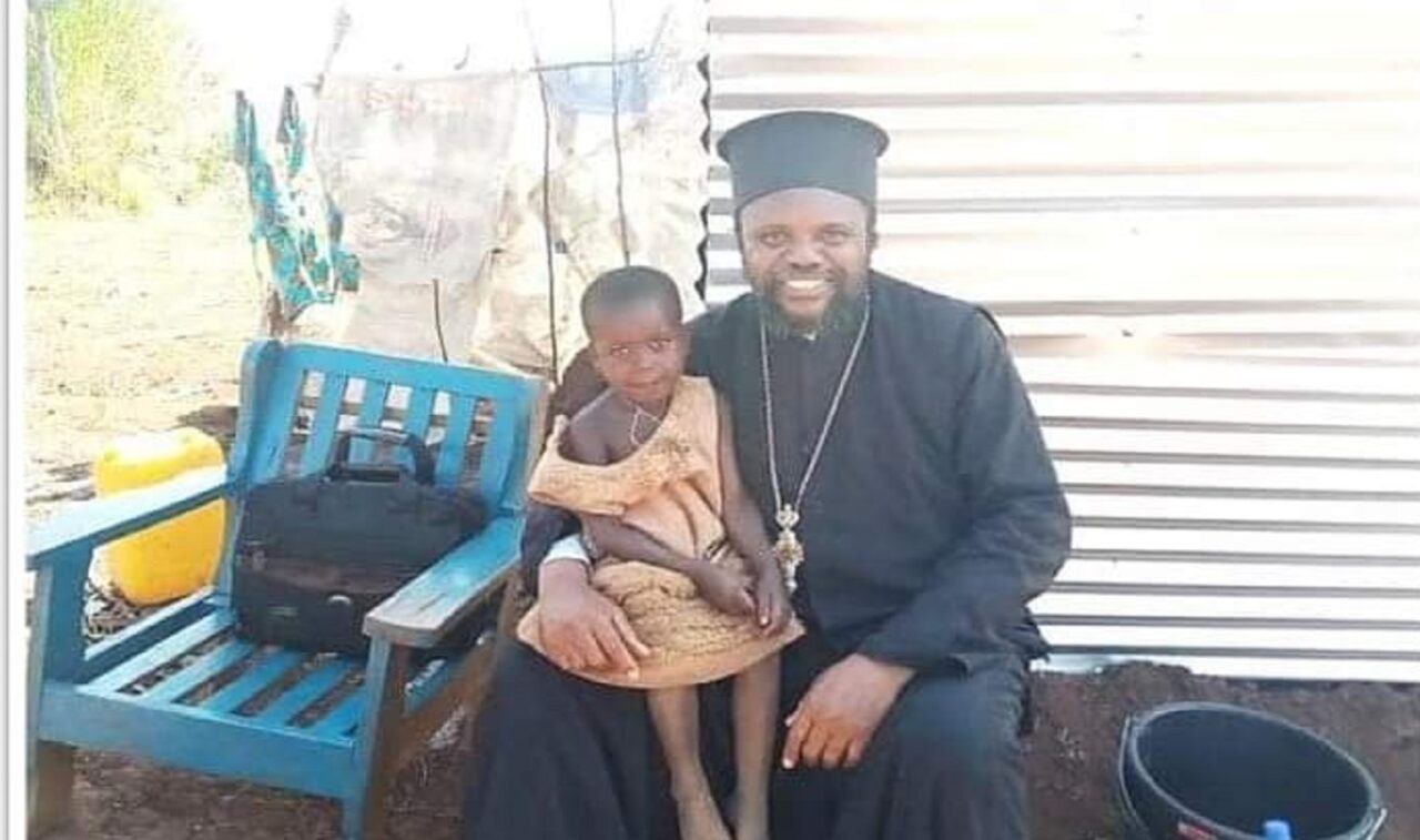 «Πάτερ δώστε μου ψωμί, όχι για να φάω». Με αυτή την φράση υποδέχτηκε ελληνορθόδοξο ιερέα μικρό παιδί στο Κονγκό της Αφρικής.