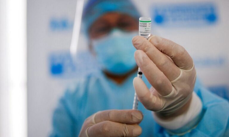 Κορονοϊός – Εμβόλιο: Μαζεύουν υπογραφές για «εγγυήσεις εμβολιασμού» ώστε να κινηθούν νομικά