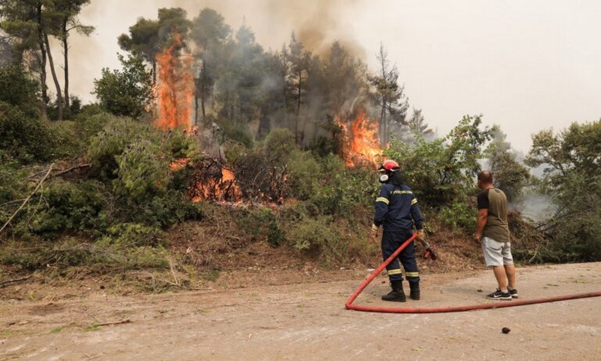 Φωτιά στην Εύβοια: «Μάχη» ώστε το μέτωπο να μην ξεφύγει στα κεντρικά