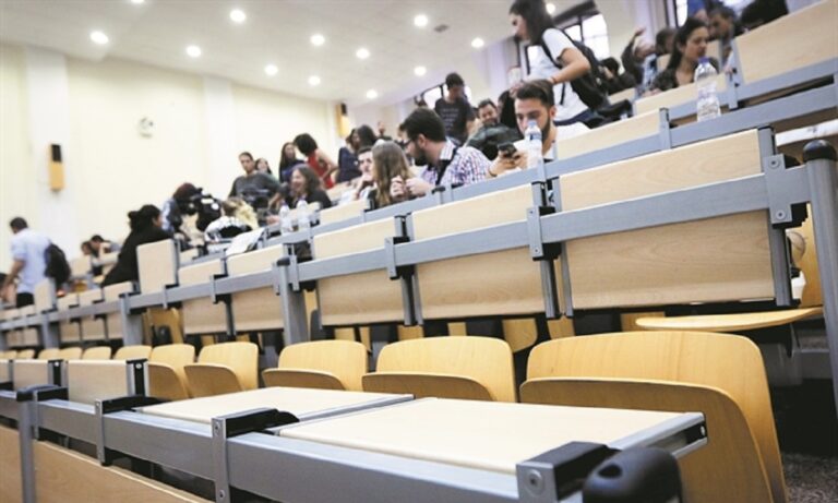 Πανελλήνιες: 26.000 λιγότεροι εισακτέοι στα πανεπιστήμια φέτος