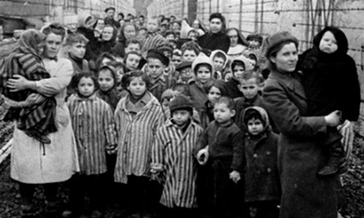 Σαν Σήμερα κάθε χρόνο τιμάται η μνήμη των Ρομά που σκοτώθηκαν τόσο άδικα στο ολοκαύτωμα από τους ναζί