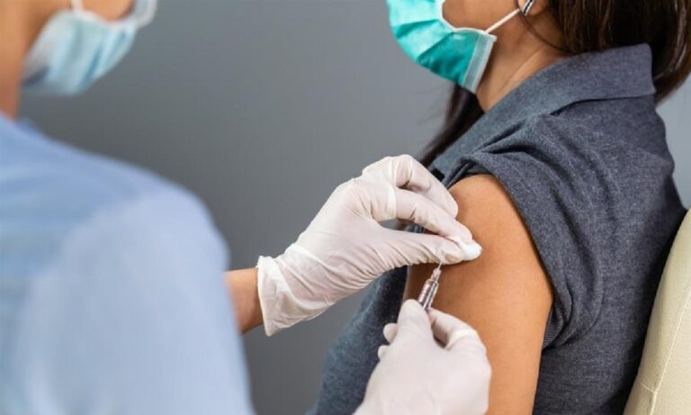 Κορονοϊός – Εμβόλια: Αρβανίτης: «Να σταματήσει άμεσα ο μαζικός εμβολιασμός»