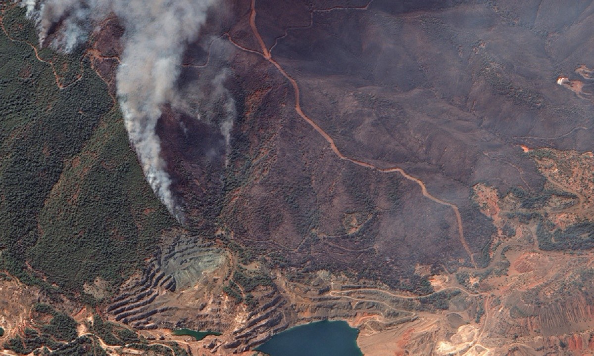 Φωτιά: Θλίψη και πόνο προκαλούν τα εναέρια πλάνα από τις άλλοτε καταπράσινες περιοχές στη Βόρεια Εύβοια που έγιναν στάχτη.