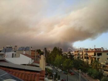 Φωτιά Βαρυμπόμπη: Πνίγηκε από τους πυκνούς καπνούς η Αττική! (pics)
