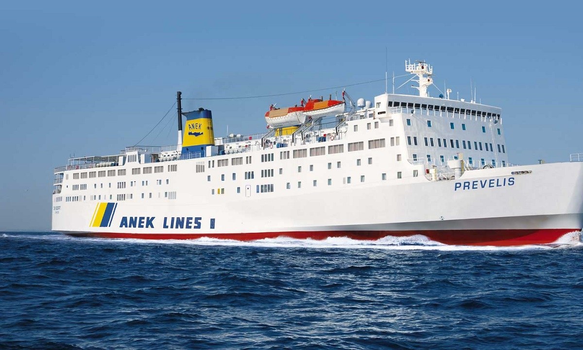Ανάφη: Το πλοίο «Πρέβελης» προσέκρουσε στο λιμάνι – Μεταφέρει 395 επιβάτες