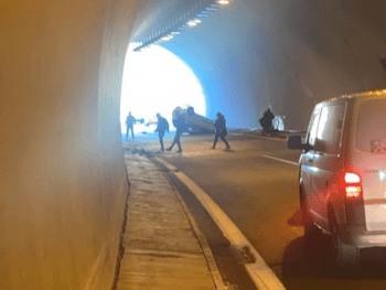 Απίστευτο τροχαίο στην Εγνατία: Αναποδογύρισε αυτοκίνητο (pic) 