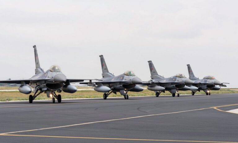 Εξελίξεις στην Τουρκία και F-16 λόγω Μενέντεζ, που αφορούν και τα Ελληνοτουρκικά