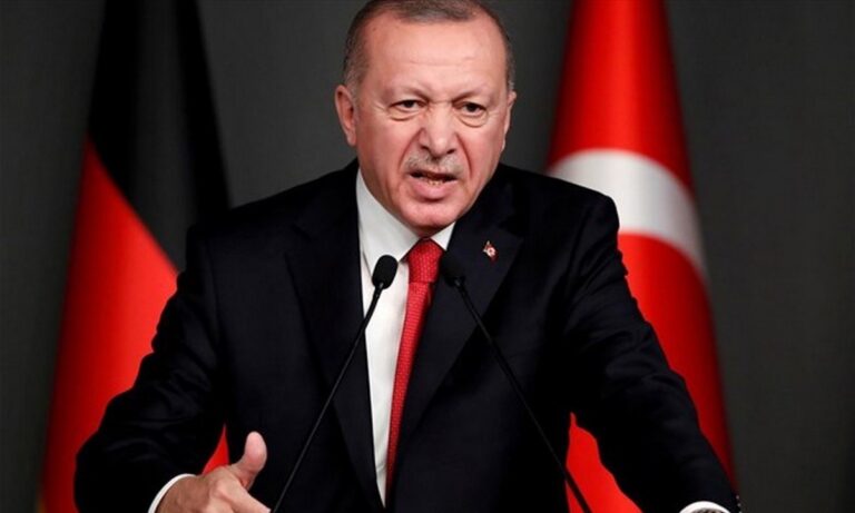 Ελληνοτουρκικά: Σε κρίση η Τουρκία - Ο Ερντογάν κάλεσε τους Τούρκους να μετατρέψουν τις αποταμιεύσεις τους σε τουρκικές λίρες