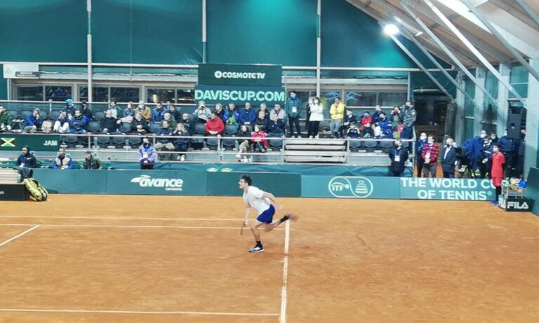 Davis Cup: Ήττα και ο Πέτρος Τσιτσιπάς, ψάχνει την ολική ανατροπή η Εθνική ομάδα