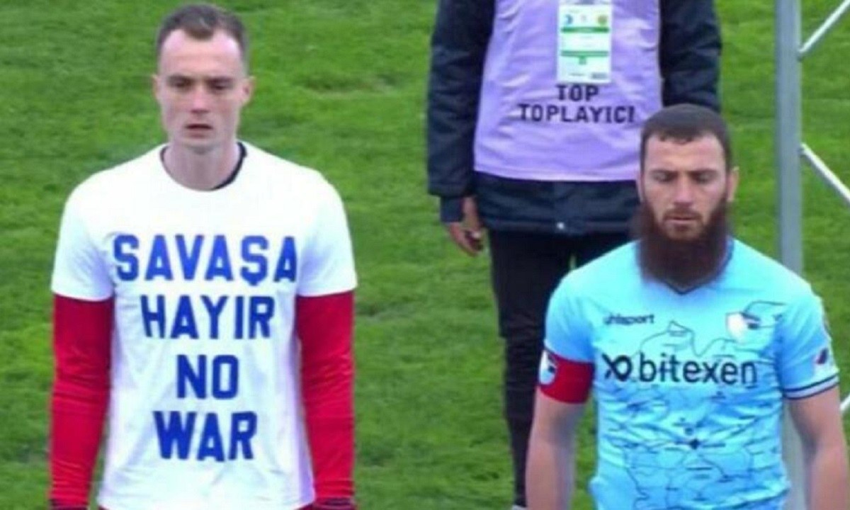 Πόλεμος στην Ουκρανία: Ένας Τούρκος ποδοσφαιριστής βρέθηκε στο επίκεντρο της δημοσιότητας για αρνητικό λόγο.