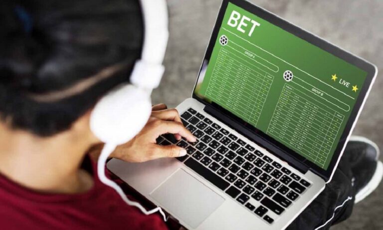Το online betting έχει ξεπεράσει εδώ και χρόνια το επίγειο. Οι παίκτες αναζητούν τη διασκέδαση του στοιχήματος στο διαδίκτυο.