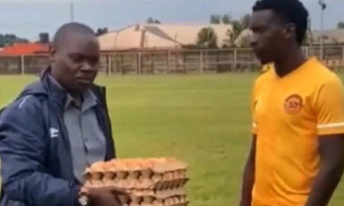 Στον MVP ενός αγώνα πρωταθλήματος στη Ζάμπια αποφάσισαν αντί για κάποιου είδους βραβείο να του δώσουν... πέντε παλέτες με αυγά!