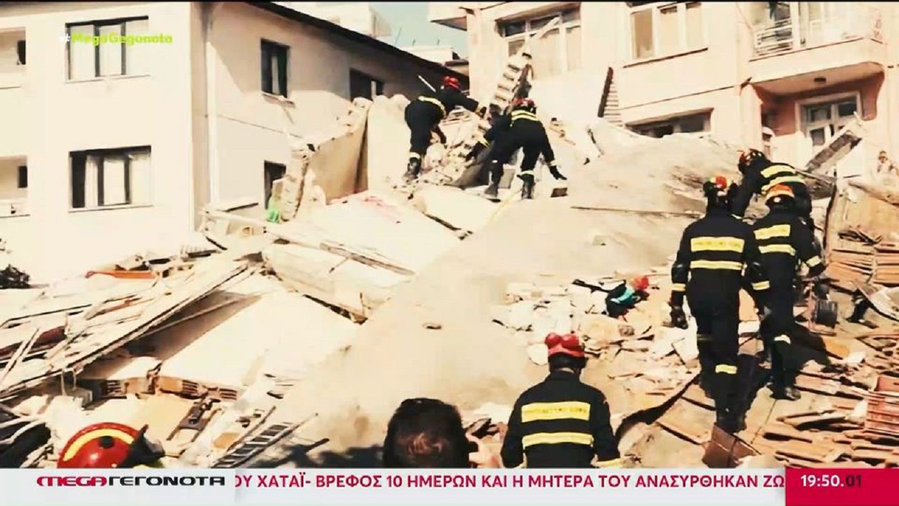 Σεισμός Τουρκία: Ξανά στη μάχη η ΕΜΑΚ, αναφορές για επιζώντες - Με δάκρυα υποδέχτηκαν την ελληνική αποστολή οι Τούρκοι πολίτες.