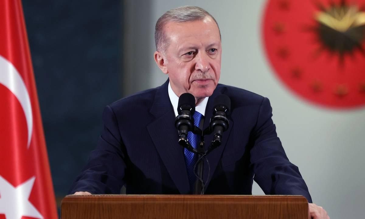 Ανω - κάτω το πολιτικό σκηνικό στην Τουρκία με τελευταία δημοσκόπηση να «βλέπει» επικράτηση του Κεμάλ Κιλιτσντάρογλου, έναντι του Ρετζέπ Ταγίπ Ερντογάν