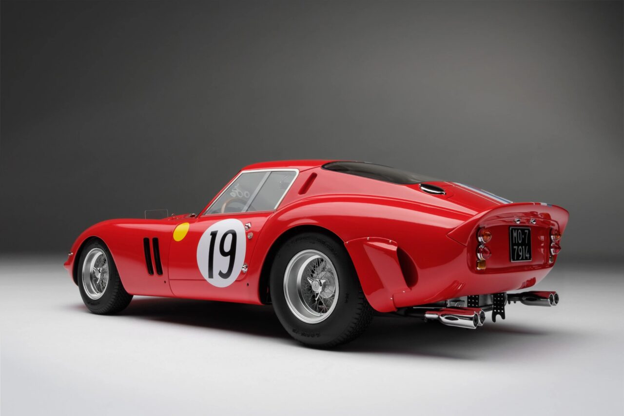 Ferrari-250-GTO-ta-akrivotera-autokinita-ston-kosmo