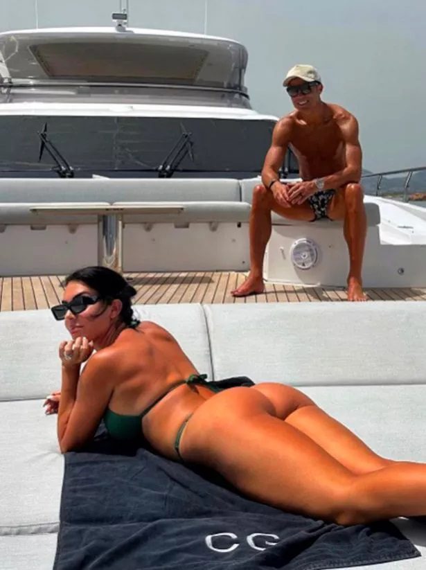 yacht-16million-euros-Georgina-Rodriguez-ass-prokalei-chamos-sexy-girl-football-star-player.