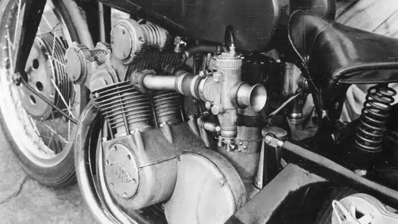 Gilera-500-Quattro-engine-1949-Oxley-5-motogp-1949-75-chronia-agones-500cc-giortazei-moto-gp