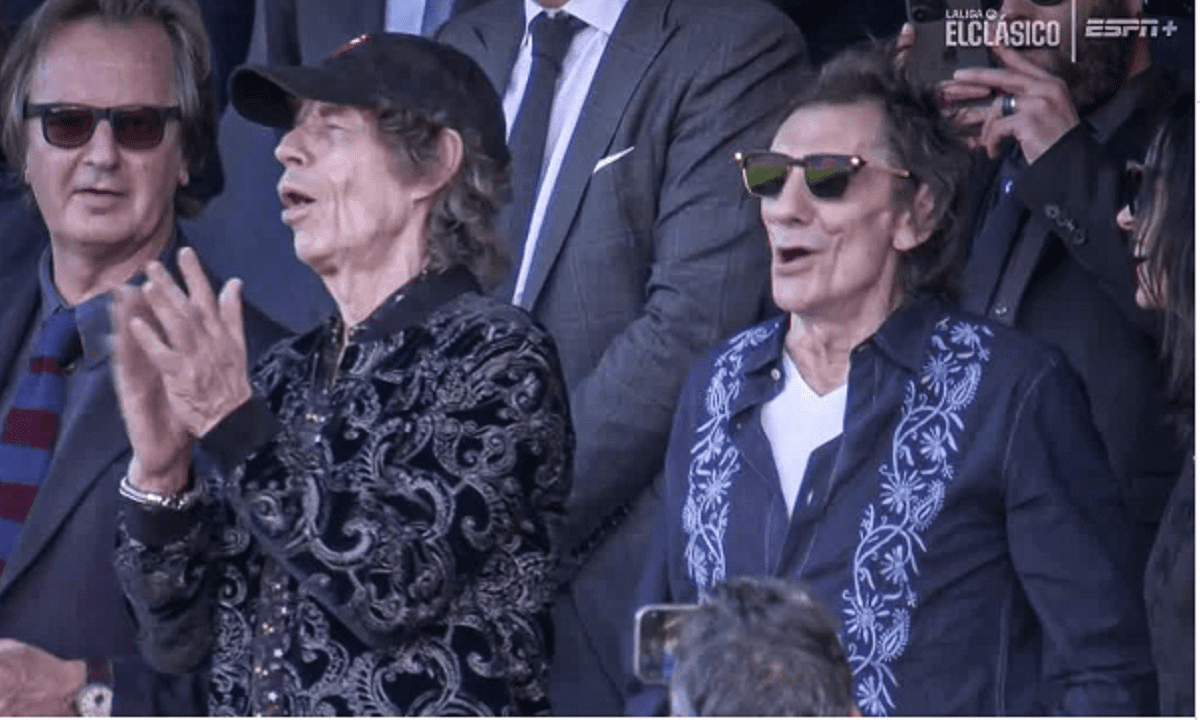 Rolling Stones: Μικ Τζάγκερ και Ρόνι Γουντ βρίσκονται στη Βαρκελώνη και παρακολουθούν από κοντά το ντέρμπι Μπαρτσελόνα - Ρεάλ Μαδρίτης.