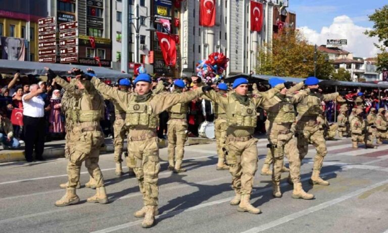 Τουρκία: Νέα απίστευτη πρόκληση – Η μονάδα καταδρομών χόρεψε «ζεϊμπέκικο από το Αιγαίο»!