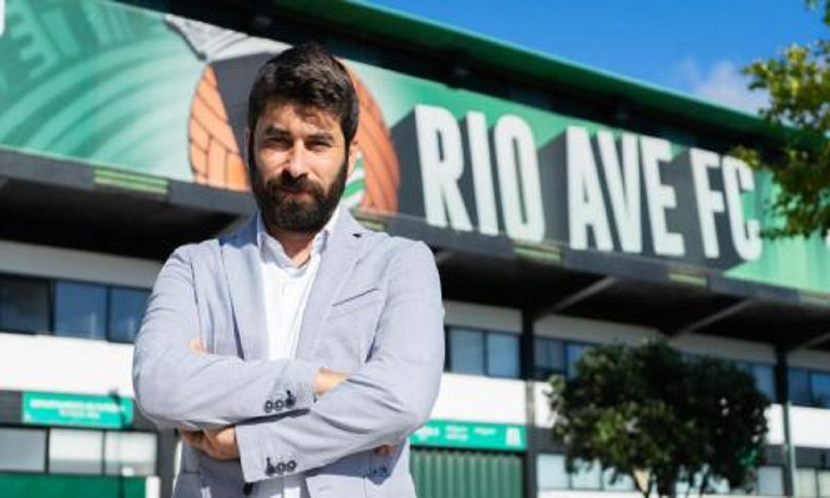 Ρίο Άβε: Ο προπονητής στην ομάδα του Μαρινάκη που μιλάνε όλοι γι αυτόν - Λέτε να τον δούμε σε κανέναν Ολυμπιακό;
