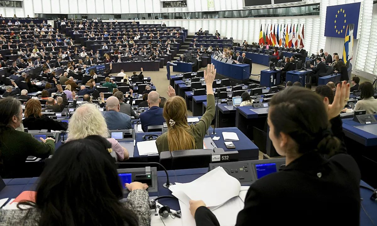 Η σκληρή πραγματικότητα που βιώνει ο ελληνικός λαός, επικυρώθηκε και από το Ευρωκοινοβούλιο - Με 330 ψήφους «πέρασε» το ψήφισμα.