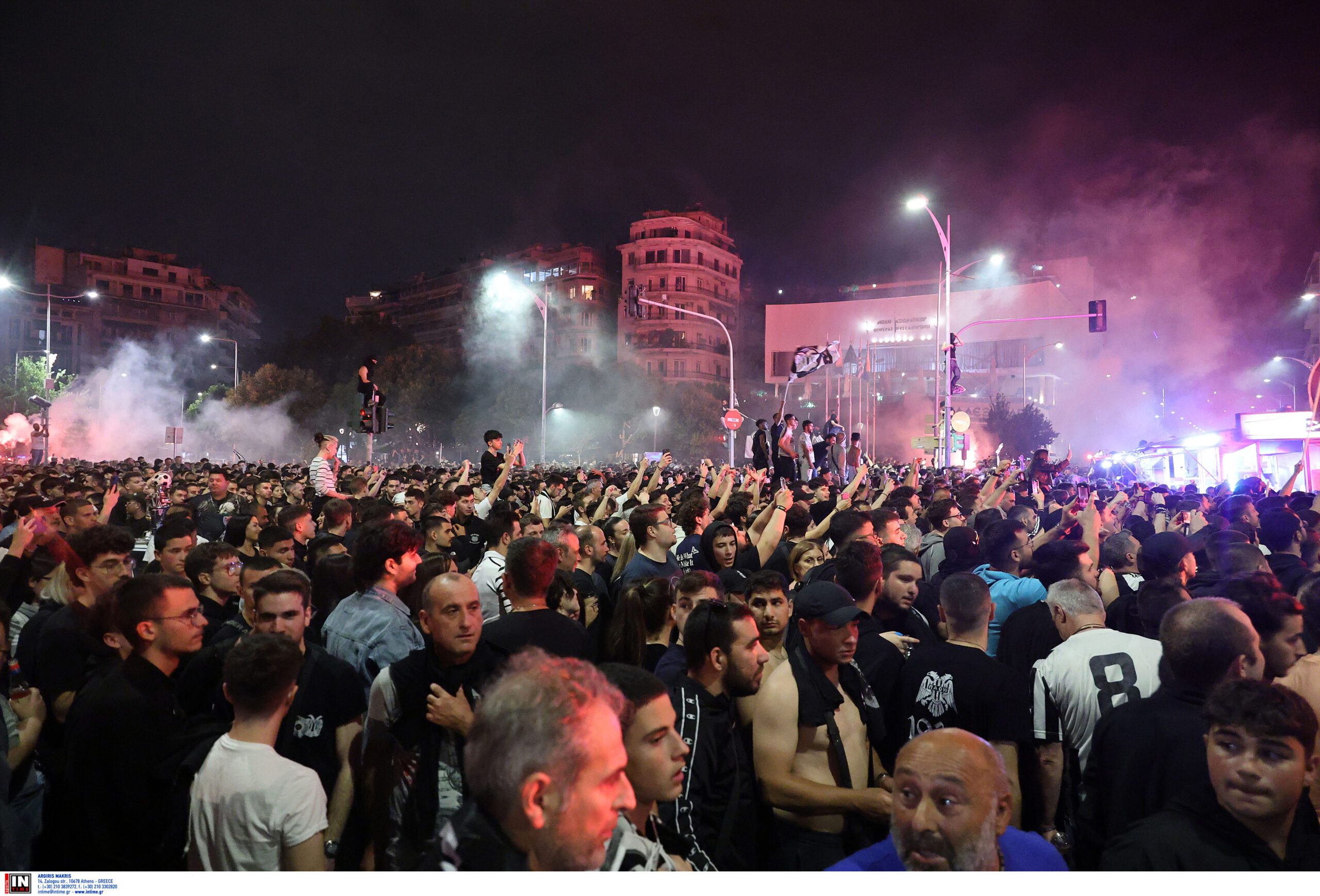 «Κάηκε» η Θεσσαλονίκη για τον πρωταθλητή ΠΑΟΚ - Πάρτι μέχρι το πρωί στο Λευκό Πύργο (pics &vids)