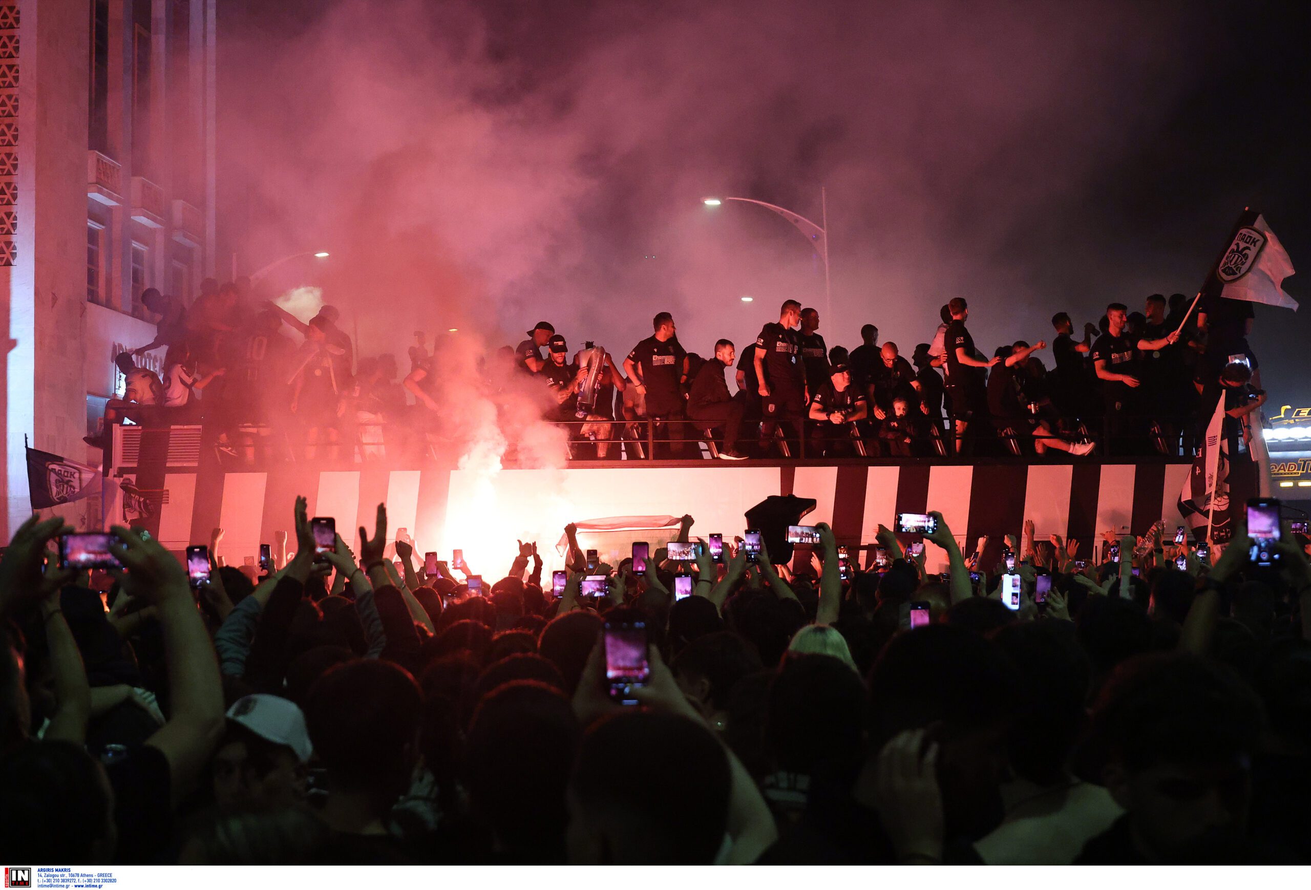 «Κάηκε» η Θεσσαλονίκη για τον πρωταθλητή ΠΑΟΚ - Πάρτι μέχρι το πρωί στο Λευκό Πύργο (pics &vids)