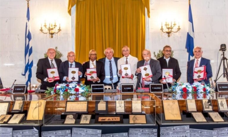 Ένα ιστορικό Συμπόσιο έλαβε χώρα στο μέγαρο της παλαιάς Βουλής Ο Σωτήρης Πράππας πήρε την πρωτοβουλία. 7 σπουδαίοι καρδιοχειρουργοί τιμήθηκαν