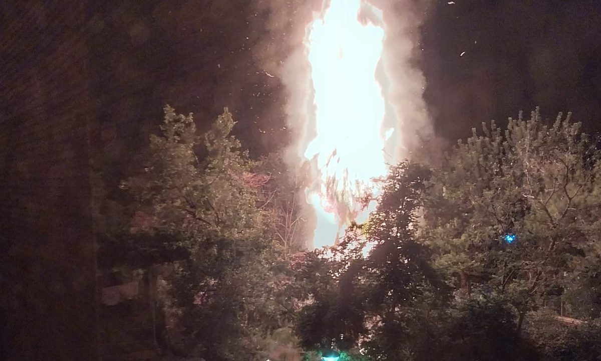 Μεγάλη φωτιά ΤΩΡΑ στο πάρκο στο Μοσχάτο