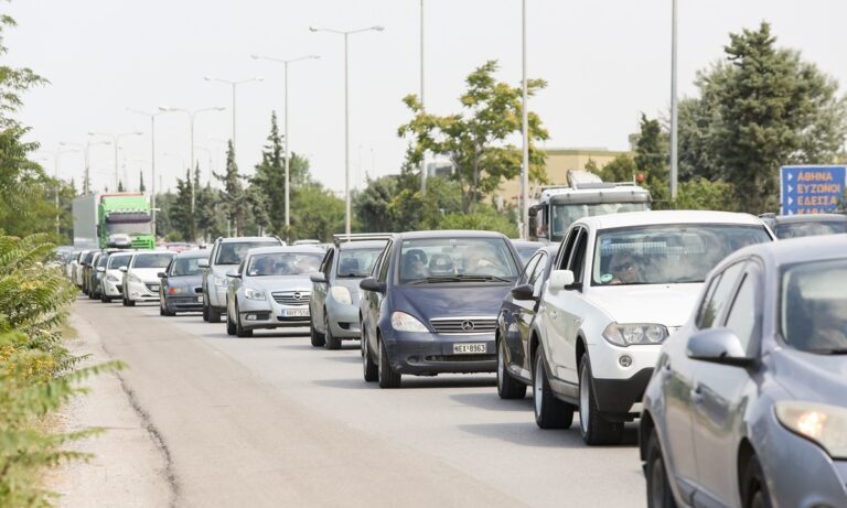 Σύγκρουση οχημάτων στην Εθνική Οδό – Προβλήματα στην κίνηση