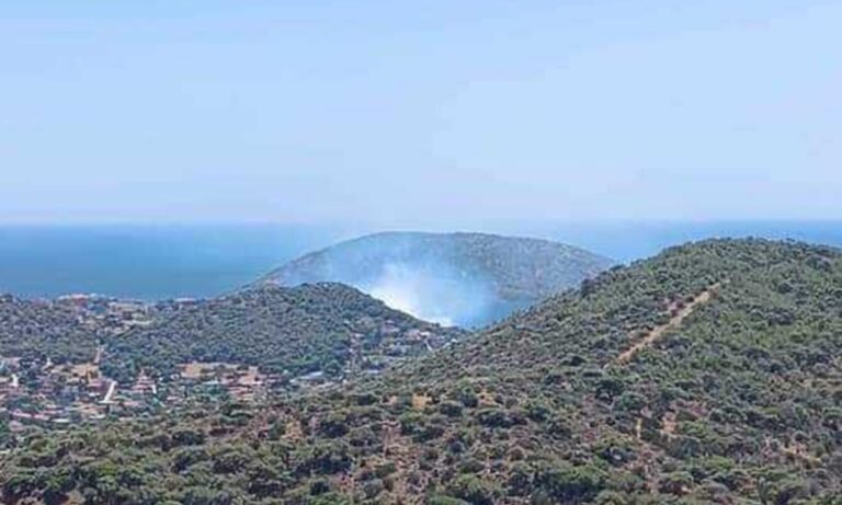 Φωτιά στη Σαρωνίδα – 2ο μήνυμα από το 112, πυρκαγιά στο Μαύρο Λιθάρι