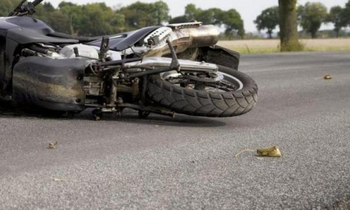 Ηλιούπολη: Σοβαρό τροχαίο με τραυματία μοτοσικλετιστή - Δεν φορούσε κράνος