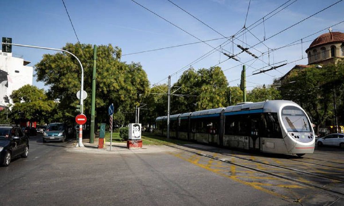 Τώρα: Το τραμ παρέσυρε άνδρα στη στάση Συγγρού ΦΙΞ