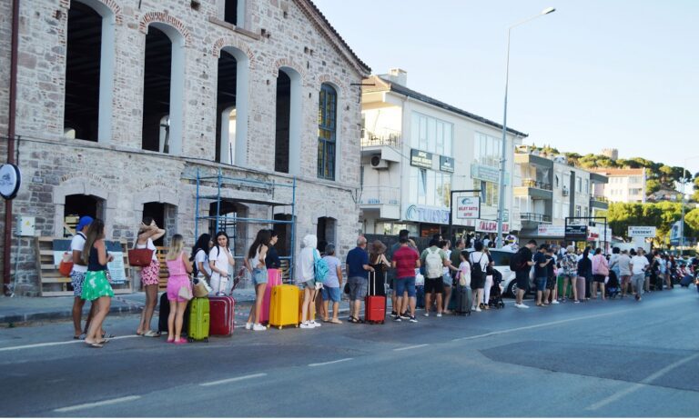 Λέσβος: Απόβαση 10.000 Τουρκων για διακοπές τις τελευταίες μέρες