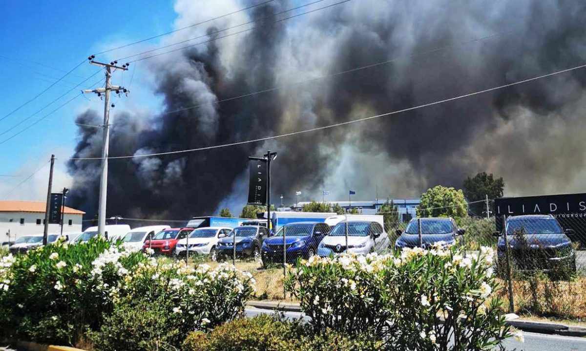 Φωτιά στη Βάρης – Κορωπίου: Χαμός και αναστάτωση στο Twitter! (pics)