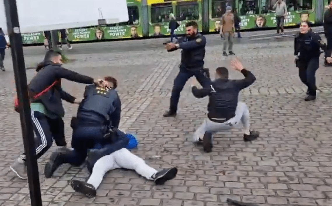 Ο θάνατος της Ευρώπης σε ένα βίντεο: Ο Γερμανός αστυνομικός έδωσε τη ζωή του για να προστατέψει τον ισλαμοφασίστα που τον σκότωσε