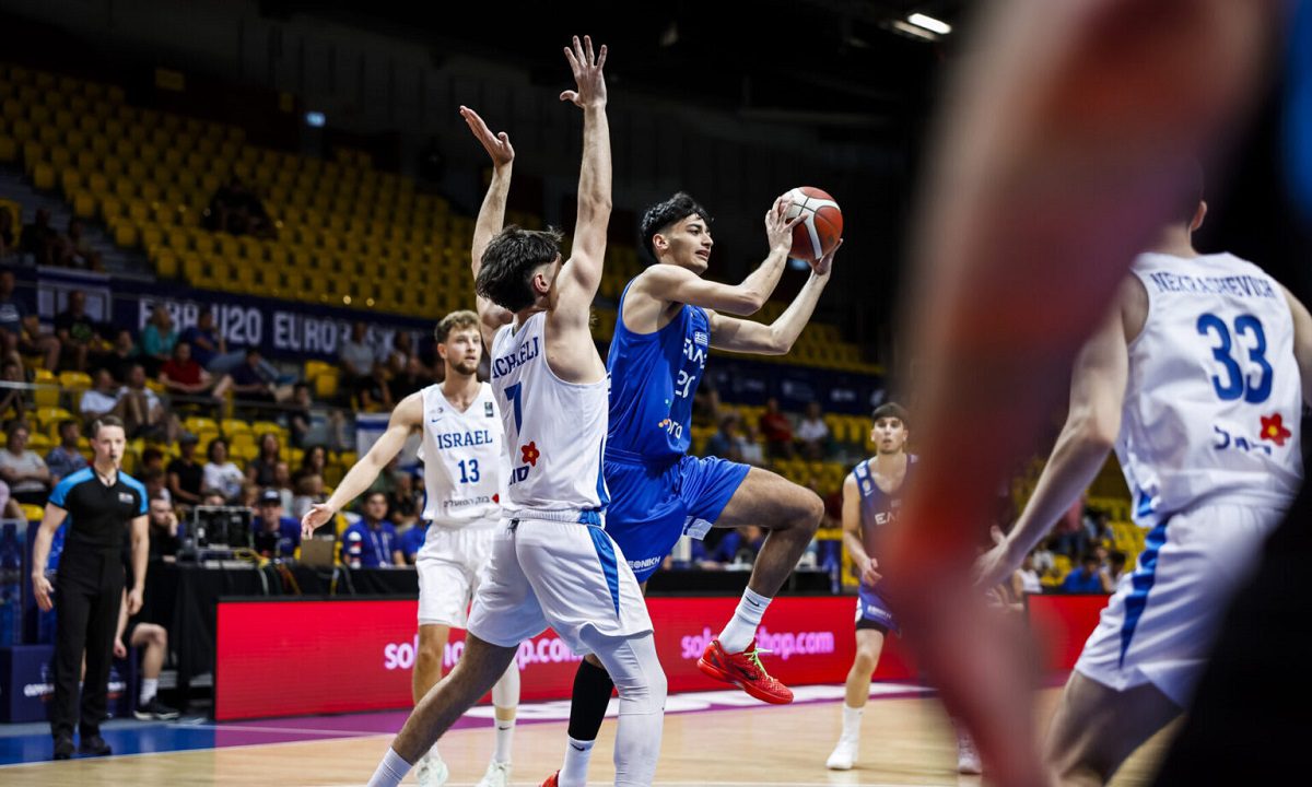 Η Εθνική Ελλάδας δυσκολεύτηκε κόντρα στο Ισραήλ αλλά πήρε την πρόκριση στα προημιτελικά του Eurobasket U20