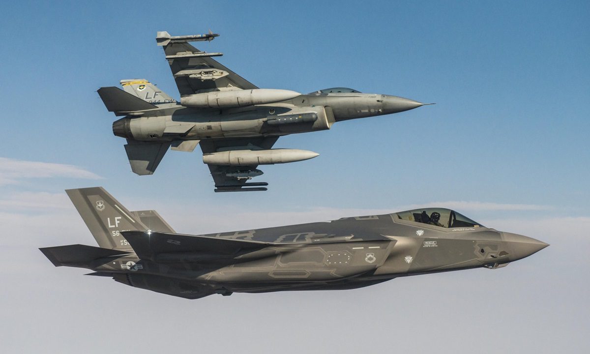 F-35: Η ελληνική κυβέρνηση θέλει να «κλειδώσει» τις θέσεις παραγωγής των υπερσύγχρονων μαχητικών που θα παραδοθούν στην Ελλάδα