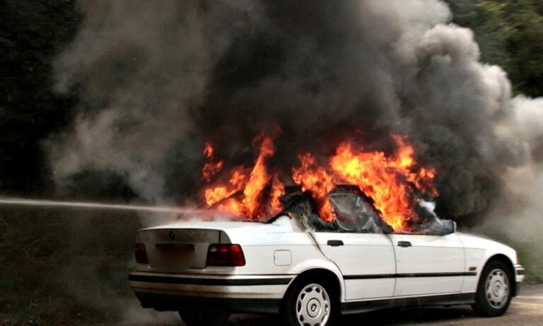 Πυρκαγιά σε αυτοκίνητο στην Ηλιούπολη
