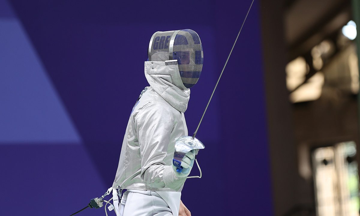 Η Δώρα Γκουντούρα αποκλείστηκε στην ξιφασκία από τα ημιτελικά των Ολυμπιακών Αγώνων αλλά ο προπονητής της έκανε λόγο για σκάνδαλο