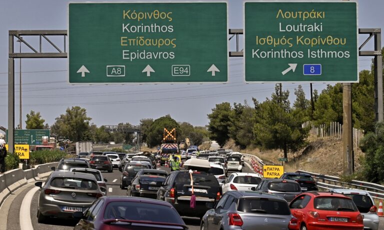 Μποτιλιάρισμα και απίστευτη ταλαιπωρία παρατηρείται στην εθνική οδό Αθηνών-Κορίνθου, στο ύψος των διοδίων της Ελευσίνας