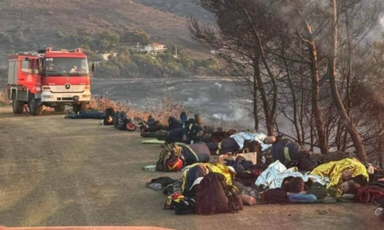 Οργή για την κρατική αχαριστία στους ήρωες - Δεκάδες πυροσβέστες κοιμούνται κατάκοποι σε έναν χωματόδρομο σε βουνό της Κερατέας!