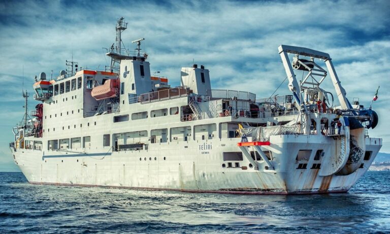 Υπό την παρουσία ελληνικού και τουρκικού πολεμικού πλοίου πραγματοποιείται πόντιση καλωδίων οπτικών ινών το ιταλικό πλοίο «Teliri» εντός ελληνικής ΑΟΖ.