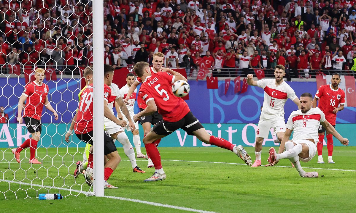 Η Τουρκία προκρίθηκε στα προημιτελικά του Ευρωπαϊκού, μια και άντεξε στην πίεση της Αυστρίας και νίκησε με 2-1