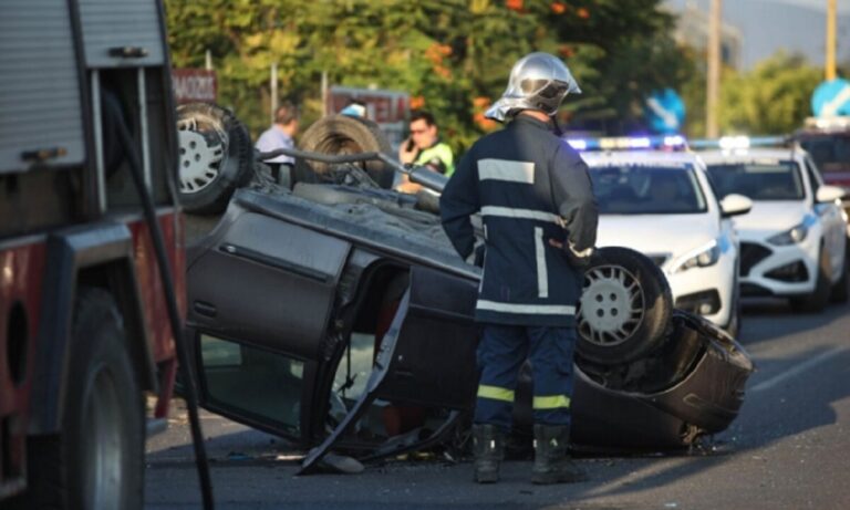 Τροχαίο ατύχημα στη Λεωφόρο Λαυρίου – Έκλεισε ο δρόμος