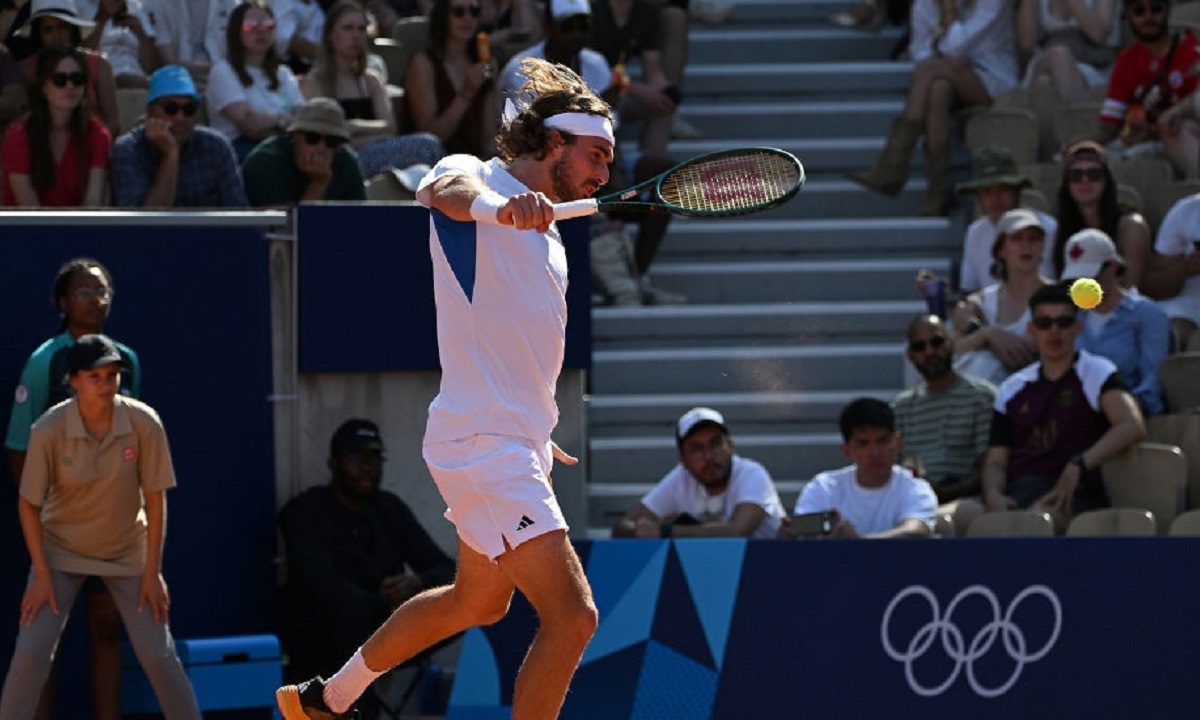 Στα προημιτελικά του Ολυμπιακού τουρνουά τένις πέρασε ο Στέφανος Τσιτσιπάς, καθώς νίκησε με 7-5, 6-1 σετ τον Αργεντινόπ Σεμπαστιάν Μπάεζ.