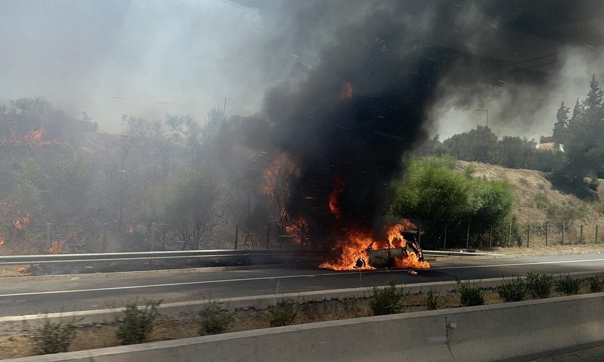 Φωτιά σε αυτοκίνητο στην παλαιά Εθνική οδό προς Κόρινθο