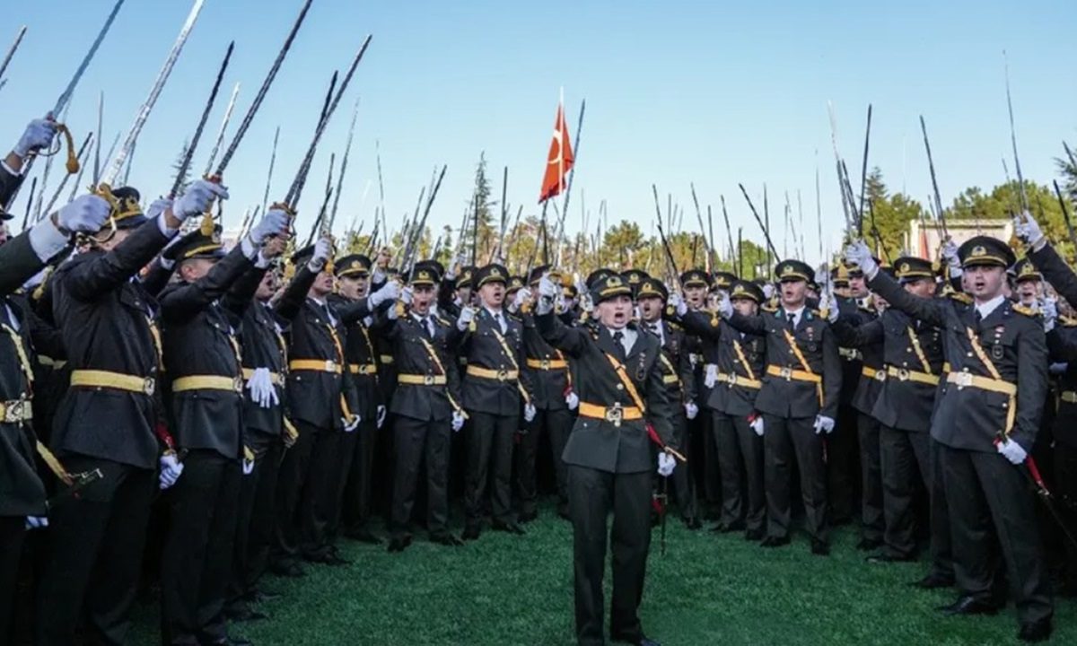 Η ανταρσία των νέων αξιωματικών στην Τουρκία σε βίντεο - Αναγκάστηκε ο Ερντογάν να απαντήσει