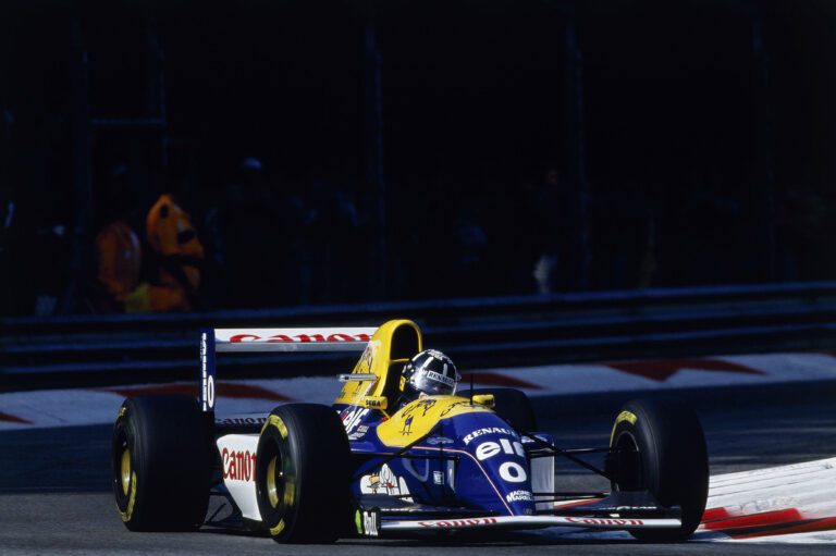 o-damon-hill-giortazi-ta-64a-genethlia-tou-mia-anadromi-sta-monothesia-tou-sti-formula-1